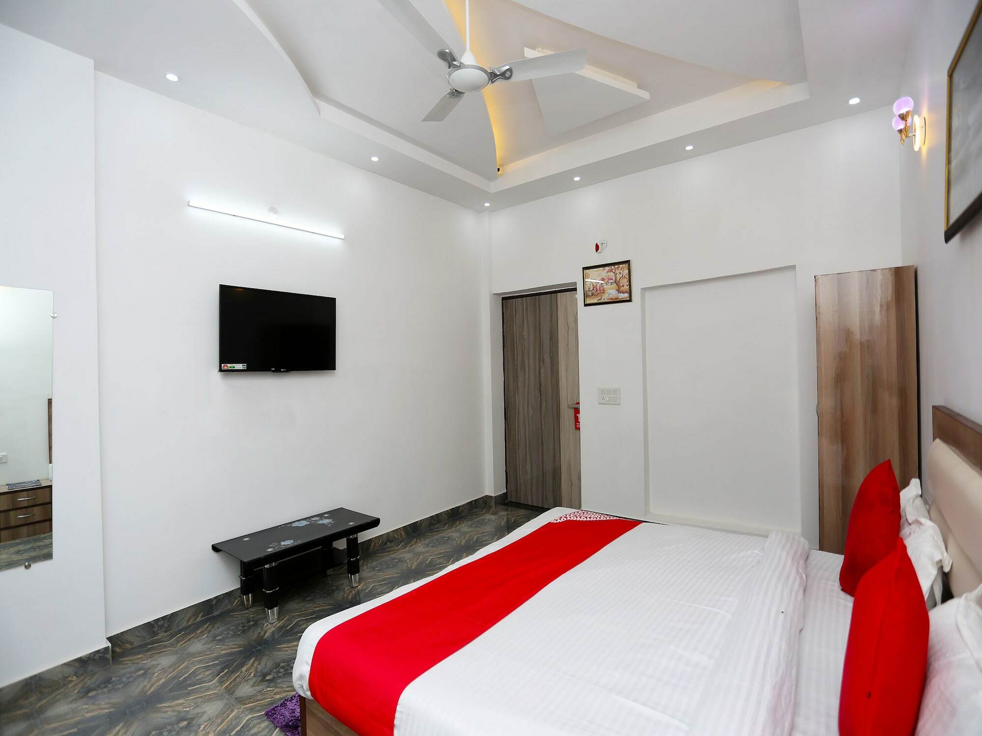 Hotel Rest Palace Agra  Exterior photo
