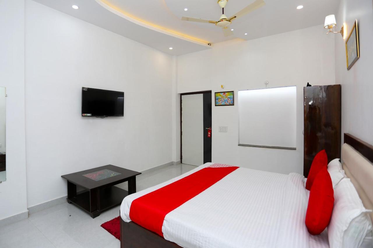 Hotel Rest Palace Agra  Exterior photo