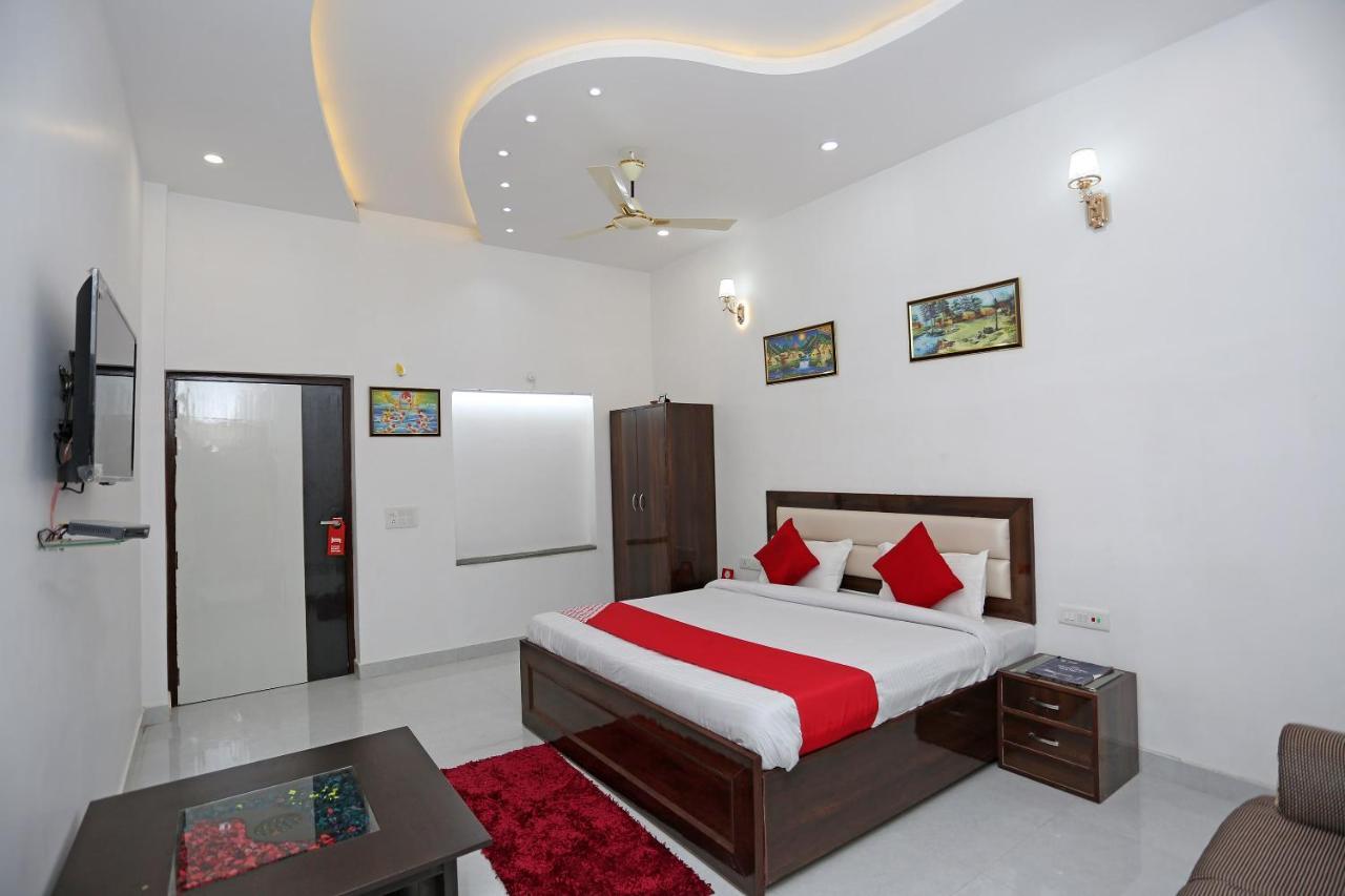 Hotel Rest Palace Agra  Exterior photo